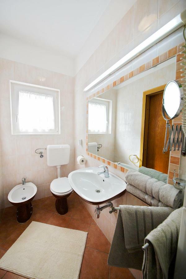 Melanija 1 Apartment โรวีน ภายนอก รูปภาพ